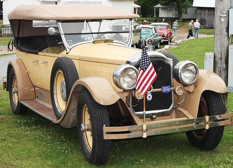 1924 Packard Model 143 Touring - 7 pass.