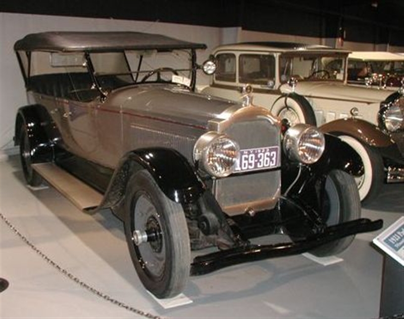 1924 Packard Model 143 Touring - 7 pass.