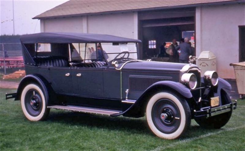1924 Packard Model 136 Touring - 5 pass.