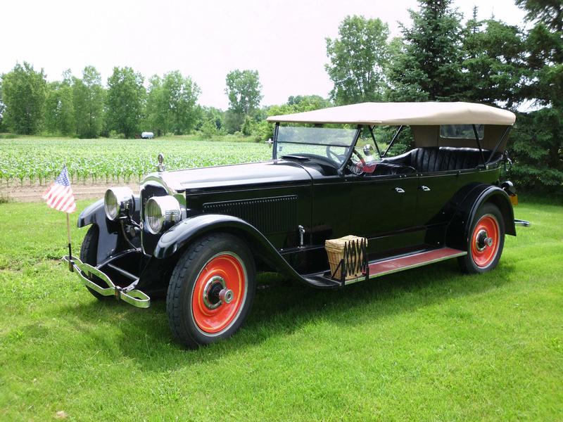 1924 Packard Model 143 Touring - 7 pass.