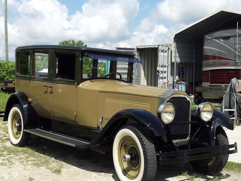 1924 Packard Model 136 Sedan - 5 pass.