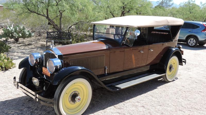 1924 Packard Model 143 Touring - 7 pass.