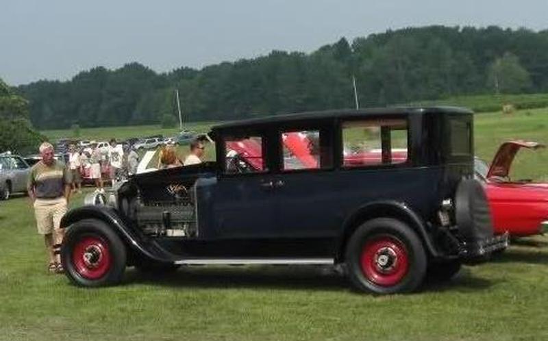 1925 Packard Model 243 Sedan - 7 pass.